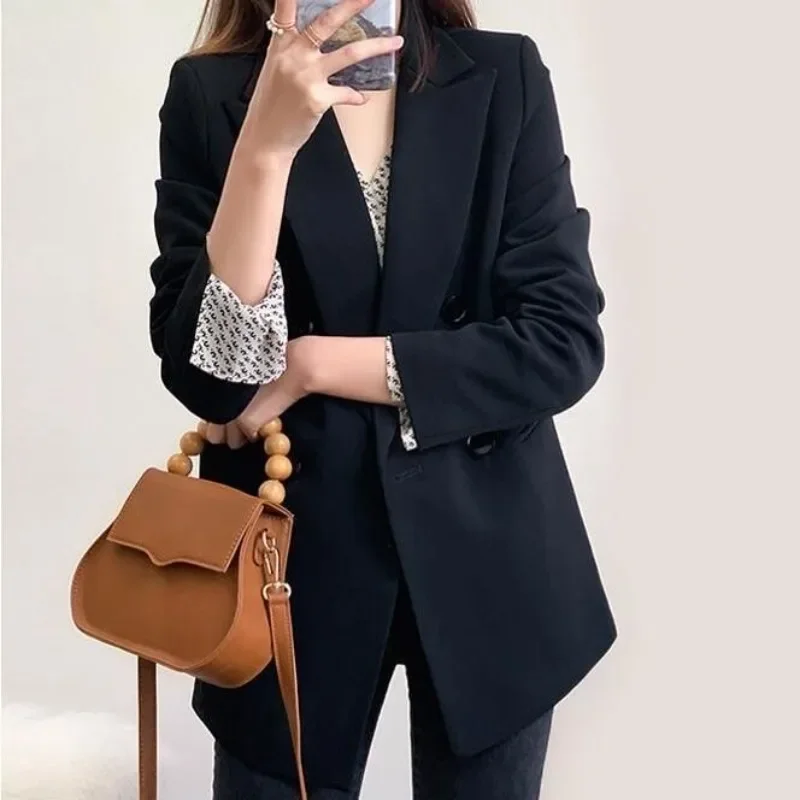 

Женский черный пиджак, новый дизайн Influencer, корейский британский оверсайз, шикарный модный универсальный повседневный рабочий наряд для поездок на работу