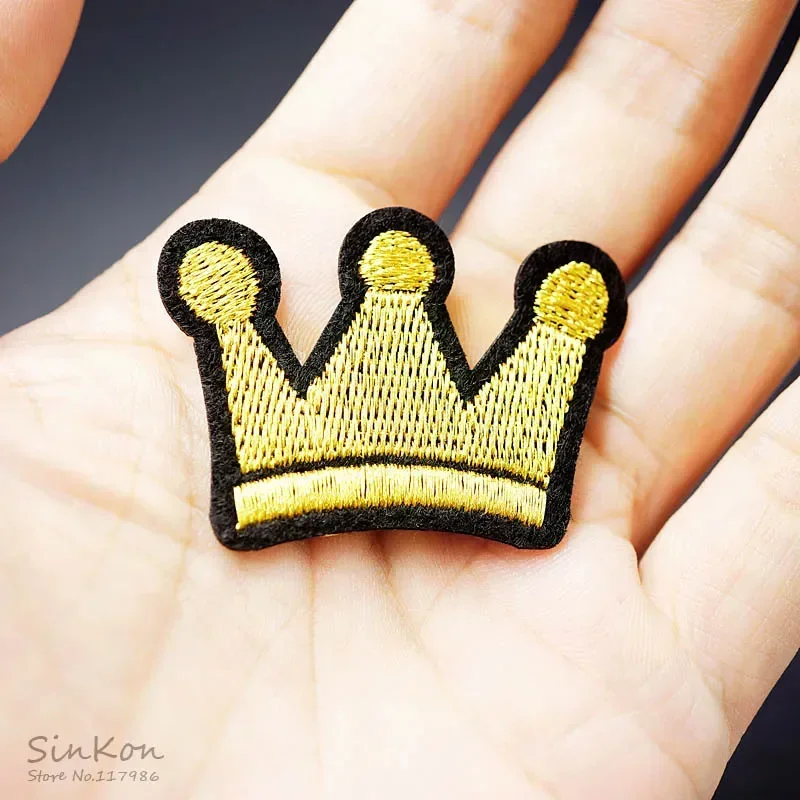 CROWN Size:3.5x4.7cm Iron On Patch Sewing On Embroidered Applique Fabric for Jacket Badge Clothes Stickers