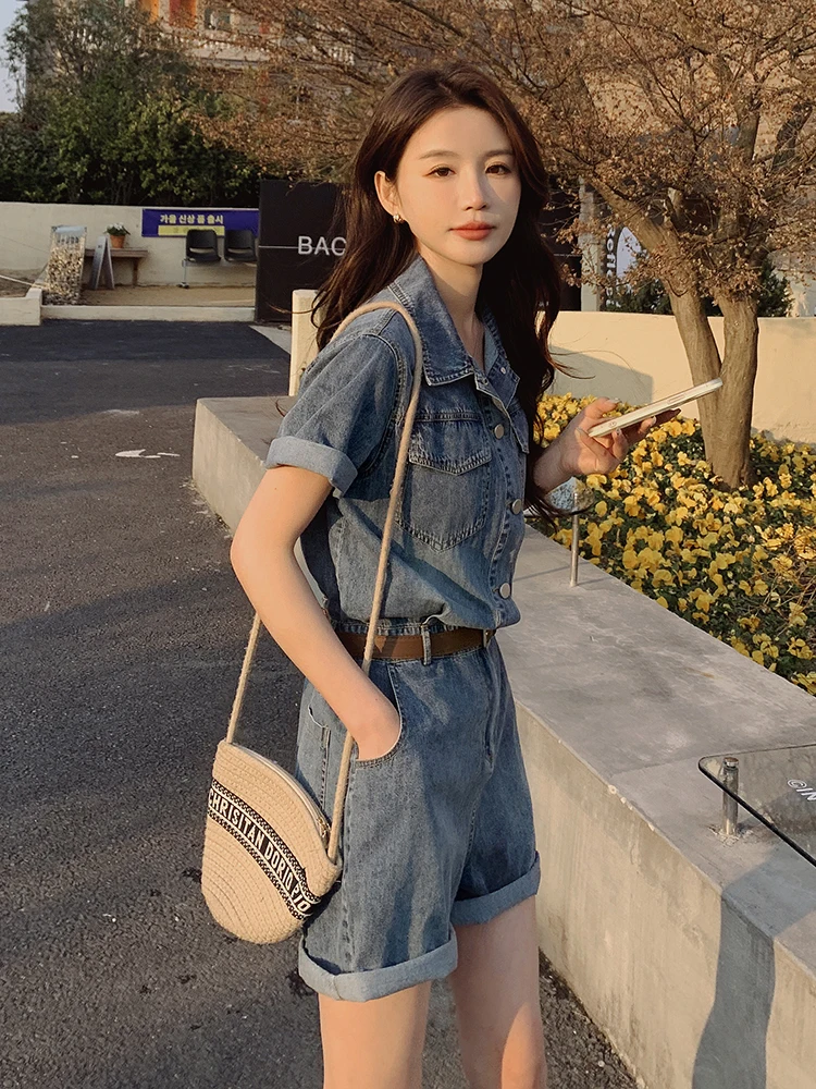 ชุดเอี๊ยมยีนส์สไตล์เรโทรฮ่องกงสำหรับผู้หญิง ฤดูร้อน ทรงหลวม ช่วยให้ดูผอม ขากว้าง ชุดจั๊มสูทเอวสูง ผ้าคอตตอนผสม