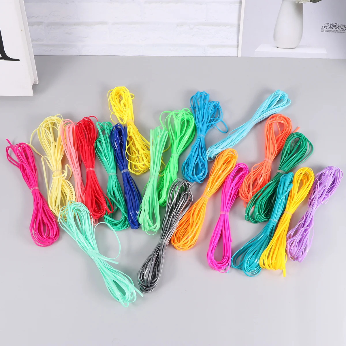 

20Pcs Braided Rope Colorful PVC Cord for DIY Bracelets Keyrings Plastic Weaving String Multicolor Craft Cord Plastic Rope