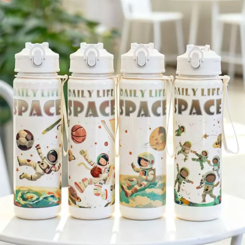 

Fashion 700ml Astronaut Theme Water Cup Cartoon with Lanyard Plastic Straw Mug with Straw Plastic Drinking Cup Children