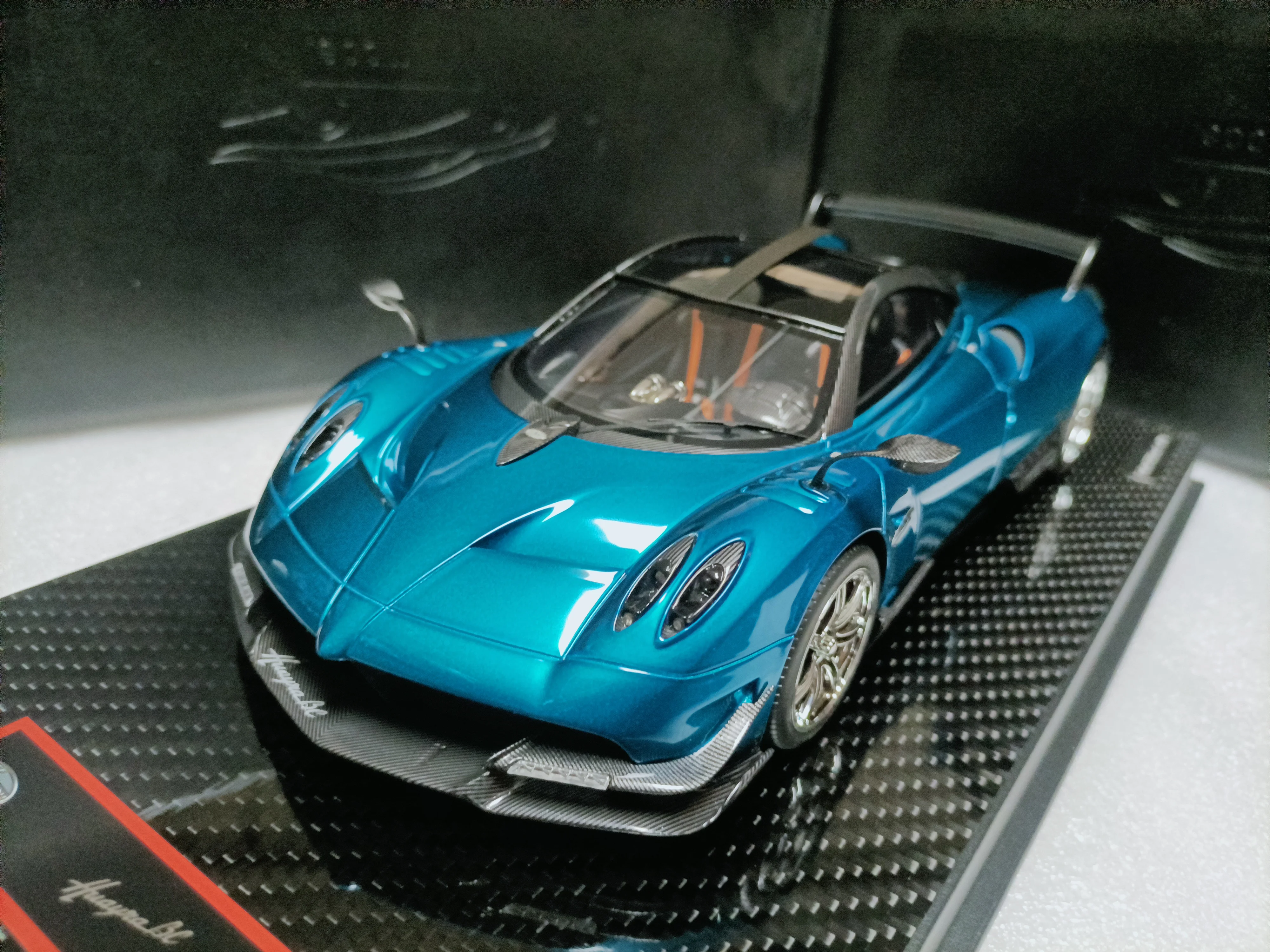 

Модель YY 1:18 Huayra BC, имитация ограниченной серии, металлическая статическая модель автомобиля из смолы, игрушка в подарок