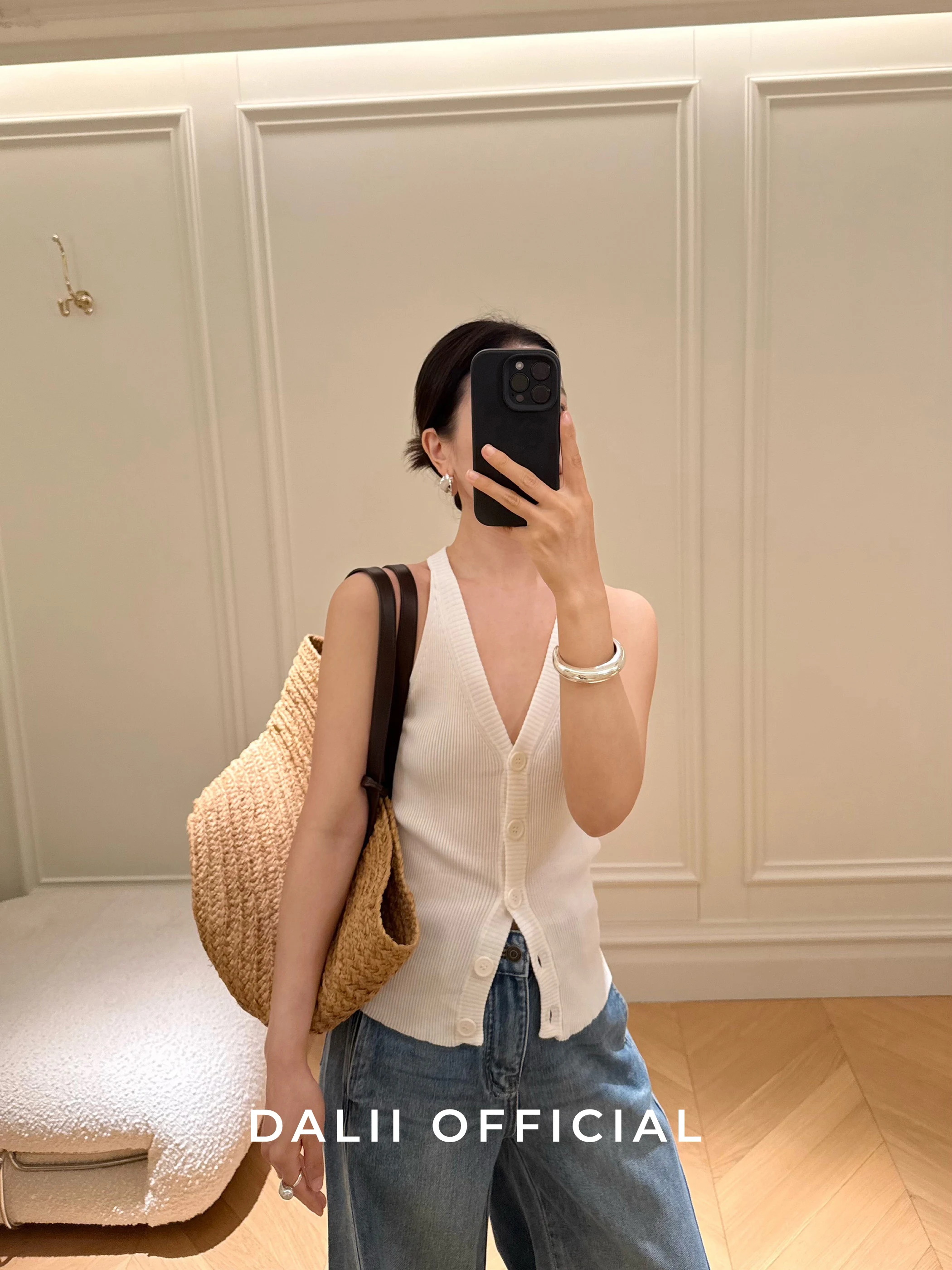 

Приталенный вязаный жилет с V-образным вырезом, простой и элегантный, DALII OFFICIAL, для повседневной носки, однотонный, стандартной длины, на пуговицах...