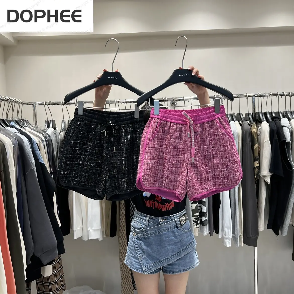 

Fashionable Autumn Women Short Pants 2022 New Loose Straight Bright Silk Plaid Drawstring Elastic Waist Wide Leg Shorts