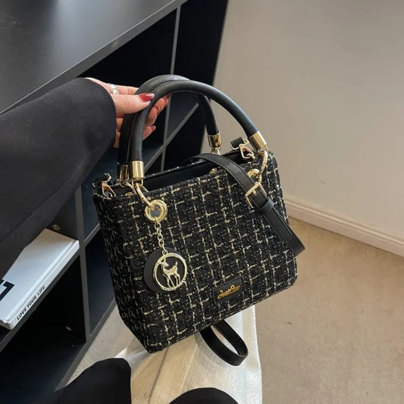 trendy-design-letter-logo-diaper-bag-luxury-elegant-leather-handbag-women’s-large-capacity-vintage-messenger