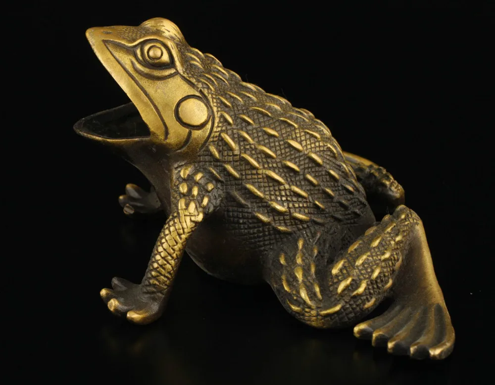 Collectible Decorated Old brass Handwork Carved Frog Statue