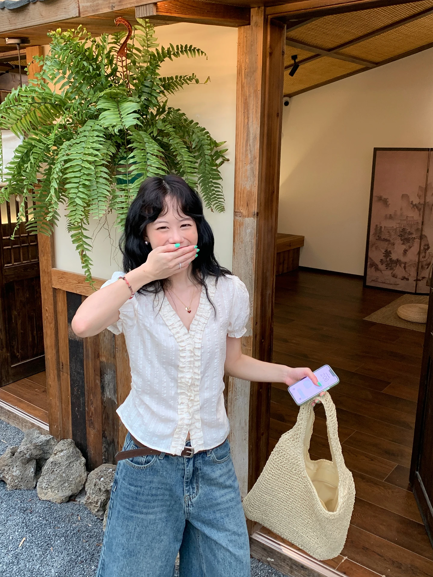 

Slim Fit V-Neck Bubble Sleeve Short Sleeve Shirt Women's Spring Summer New Waist-Cinching FAN Wooden Flounce Top