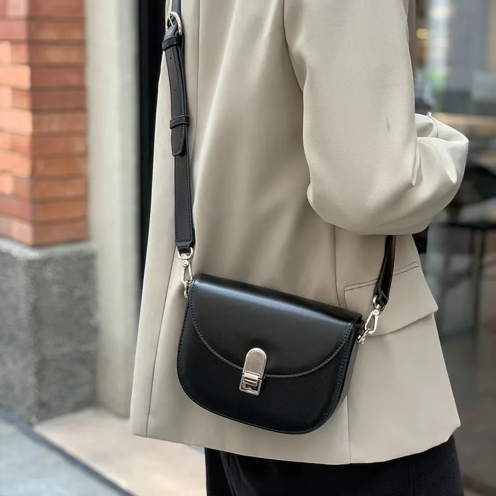 New Niche Designer Luxury Retro Semi-circular Saddle bag Exquisite And Versatile Armpit Bag High-end casual Simple Shoulder Bag