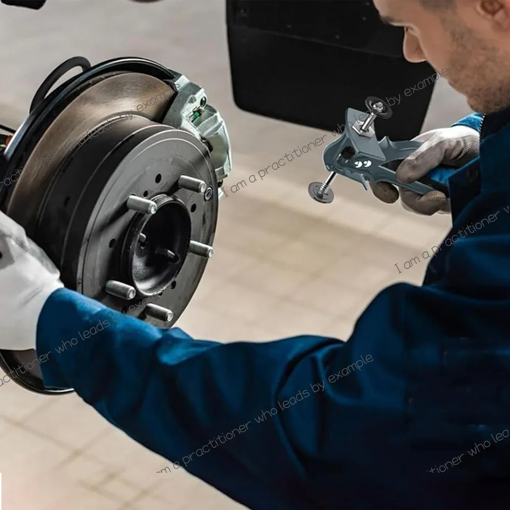 Auto parts Brake pads Loudspeaker distributor 24300 Single piston brake caliper Compressor tool