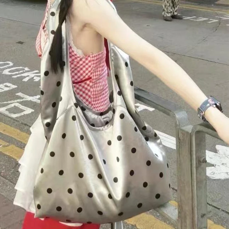 

Korean Silver Polka Dot Bag Trend Y2k Satin Oval Tote Bag Niche Casual Fashion Handbag Versatile Commuting Shoulder Underarm Bag