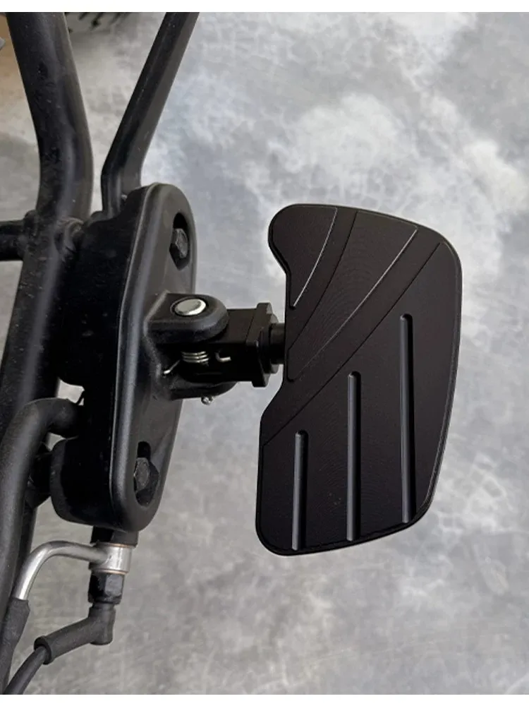 FOR Benda Dark Flag 600/950 Retro Anti-Slip Aluminum Alloy Footpegs with Expanded Foot Contact Surface for Enhanced Stability