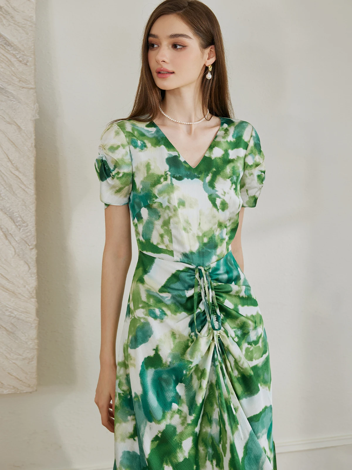   Roey S House ผู้หญิง Dr 2024 ฤดูร้อนใหม่ Sle รวบรวมเอวผ้าไหมซาติน Beach Holiday กระโปรง V Ne ort Sve