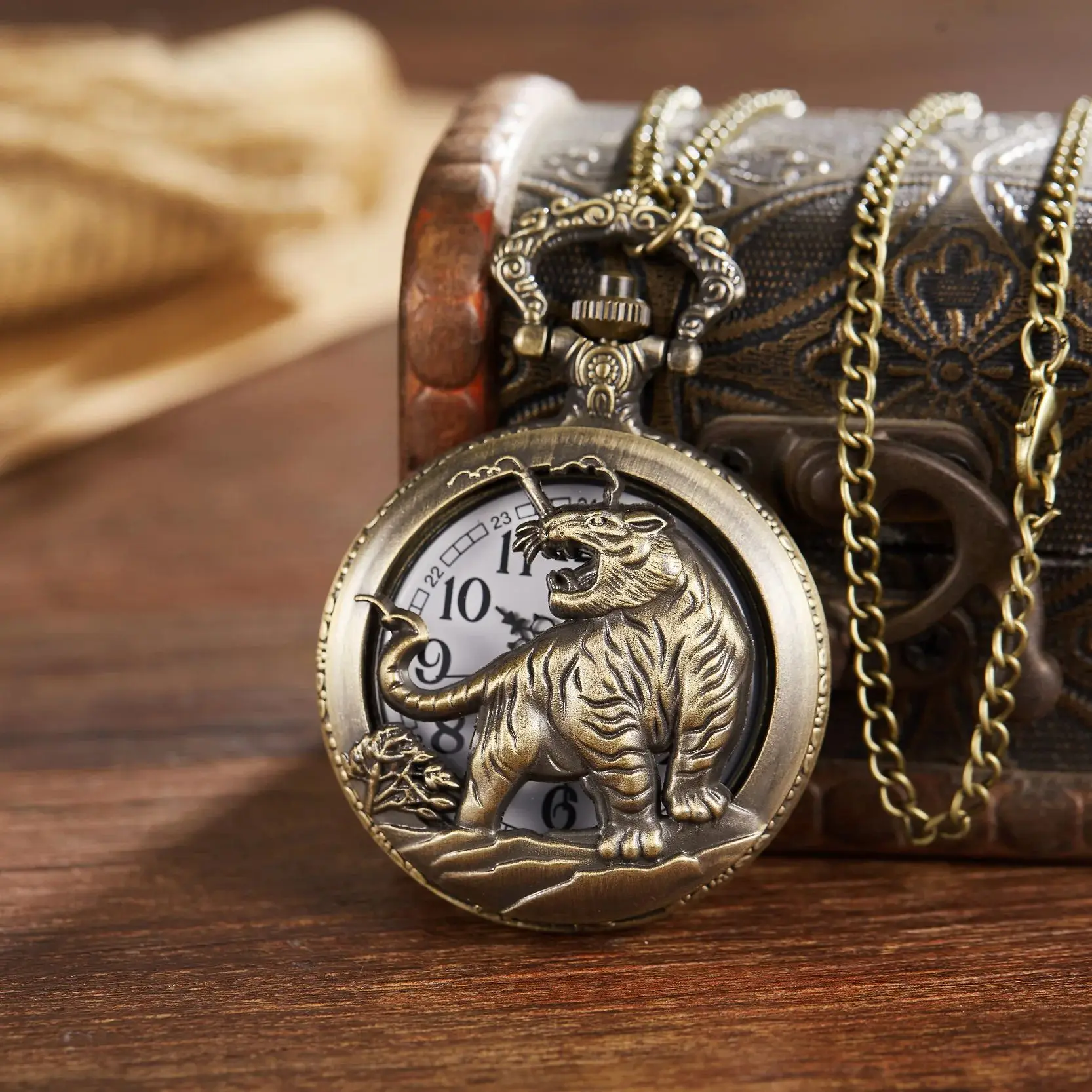 Popular Retro Antique Lightweight Chain Clock Carving Personalized Appearance Creative Gift Quartz Pocket Watch