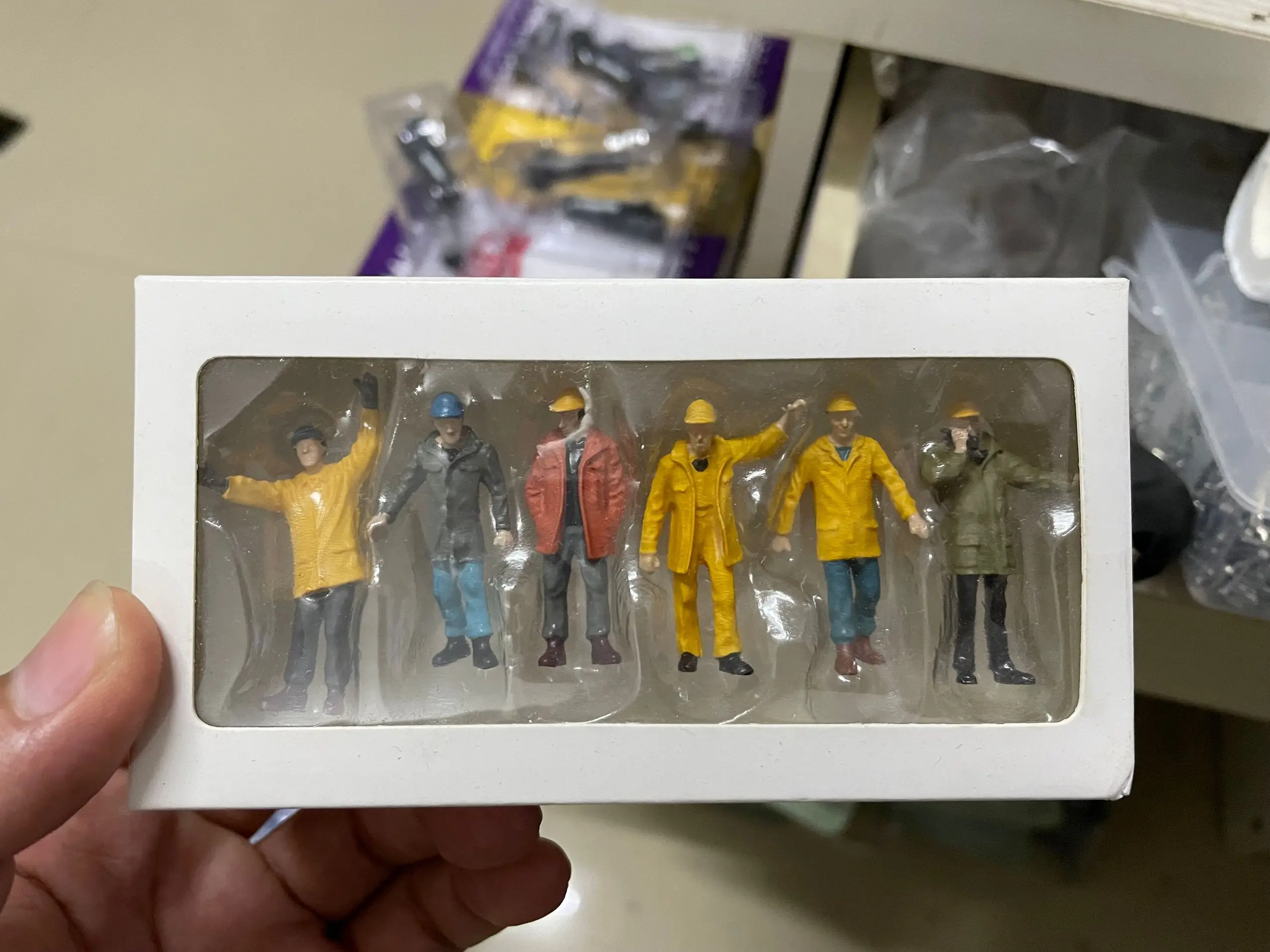 1:50 Scale Plastic Model Engineering Worker Figure Construction vehicles 3.7CM(1.45 inch) 6 Pcs !