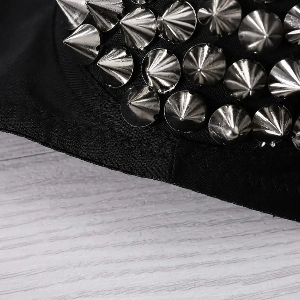 Sweet Deep-V Y2k Rivet Bra Punk Anti-flacidez Push Up Bra Lencería Ropa interior a prueba de golpes para mujeres