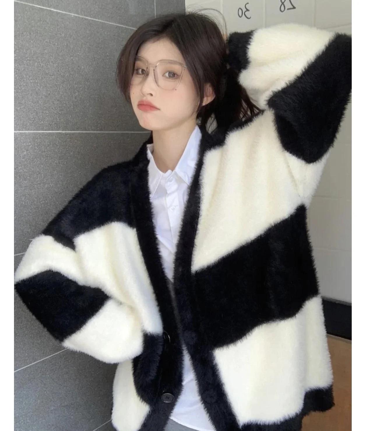 

Mink Sweater Women's Loose Knitted Thiened Medium Length Outerwear Winter Cardigan V-ne Long Sve Warm Fluffy Coat