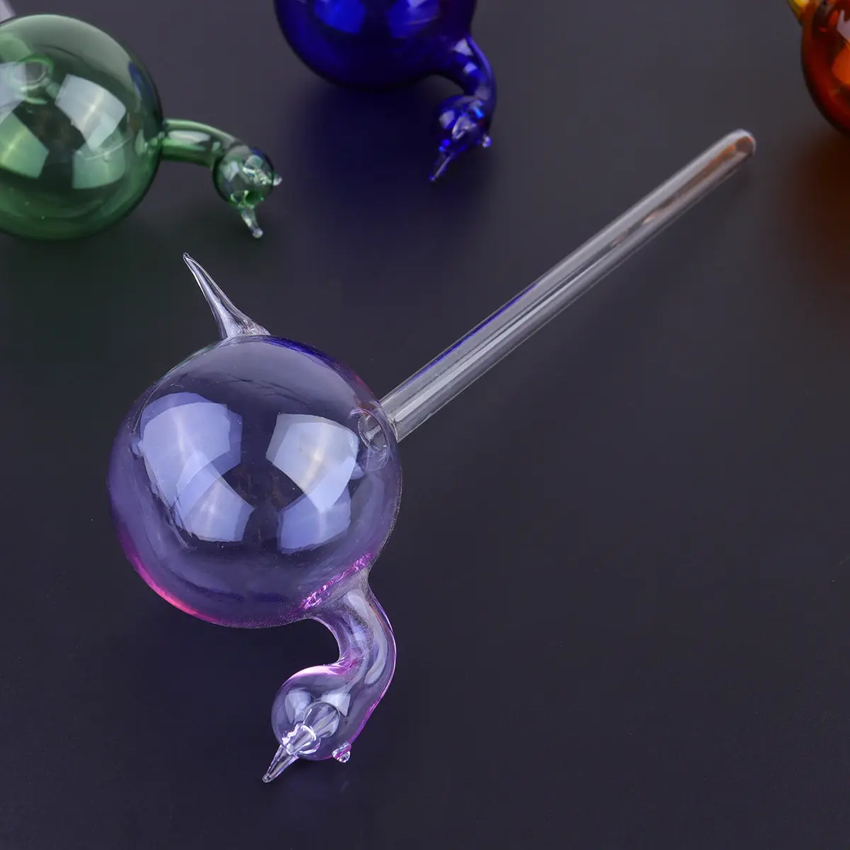 

Автоматическое устройство в форме улитки из стекла, фиолетовое, диаметр 8 см, длина 15 см, высота 29 см, для использования в помещении и на улице