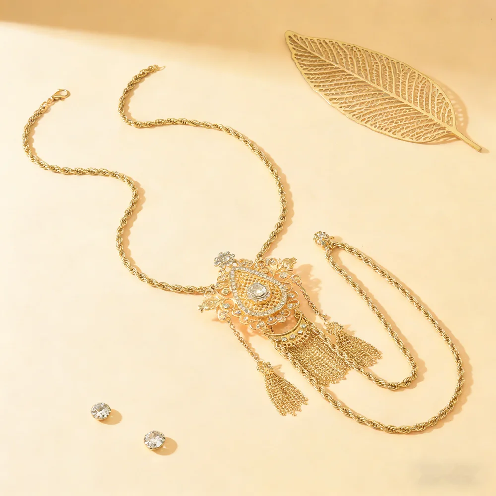 Luxurious Intricate Hollow Carved Inlaid Necklace, Gold Vintage Palace-Style Bridal Wedding Styling Essential Jewelry image 4