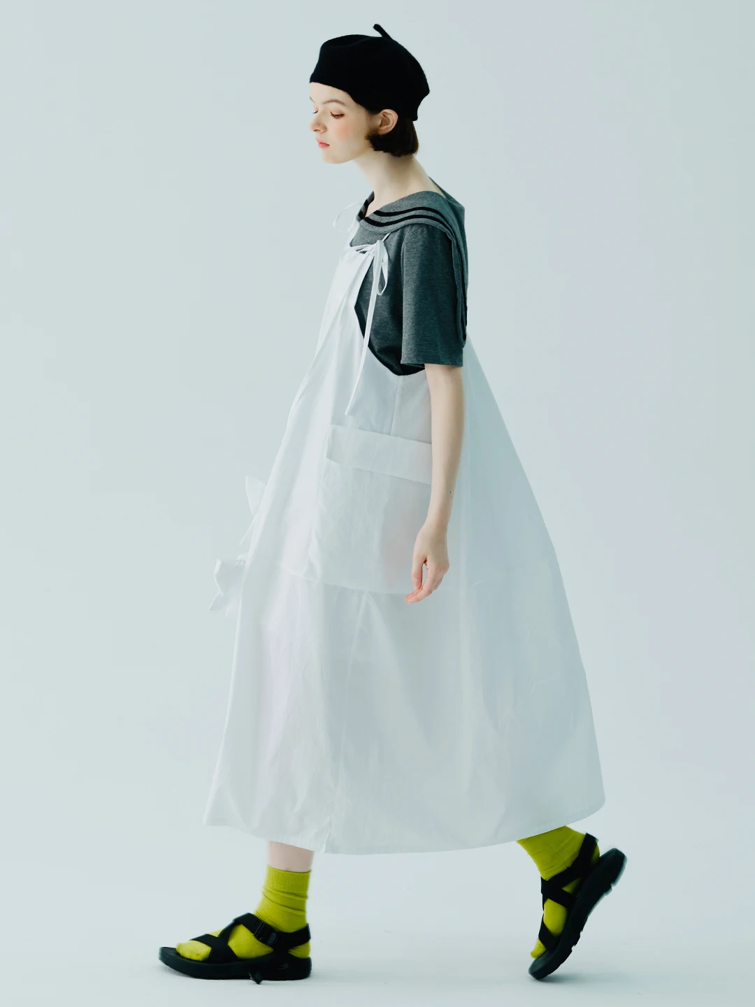 ชุดเดรสกระโปรงสีขาวสไตล์ญี่ปุ่นแขนกุดสะดุดตาสำหรับการเดินทาง/เยี่ยมกาแฟความร่าเริงแบบเด็กผู้หญิง 234114