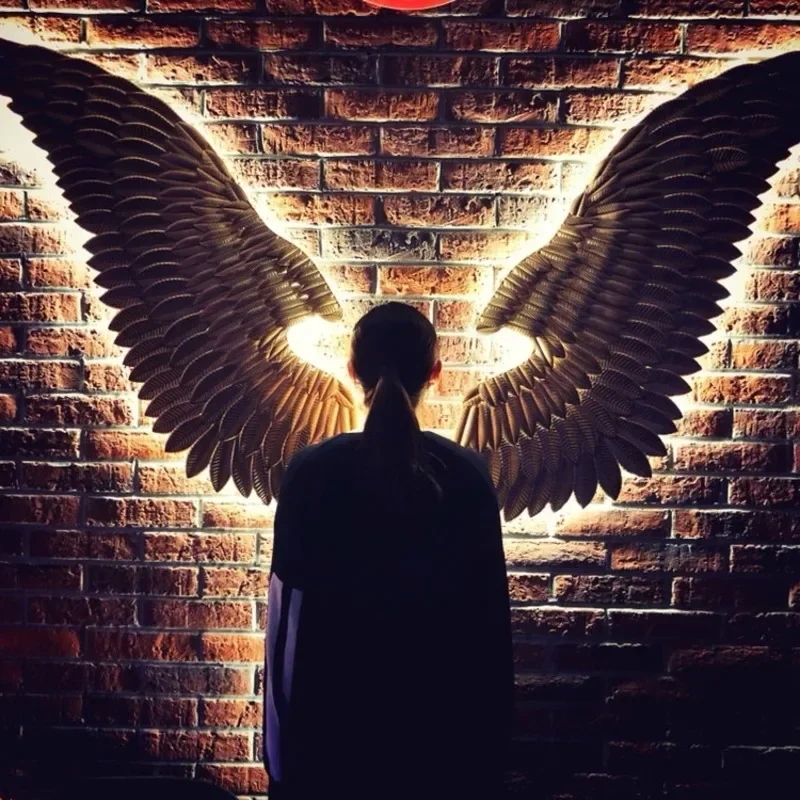 Industrial Metal Wing Wall Decor Iron Hanging Art for Cafe & Bar Background Decoration Steampunk Themed Pendant for Restaurant