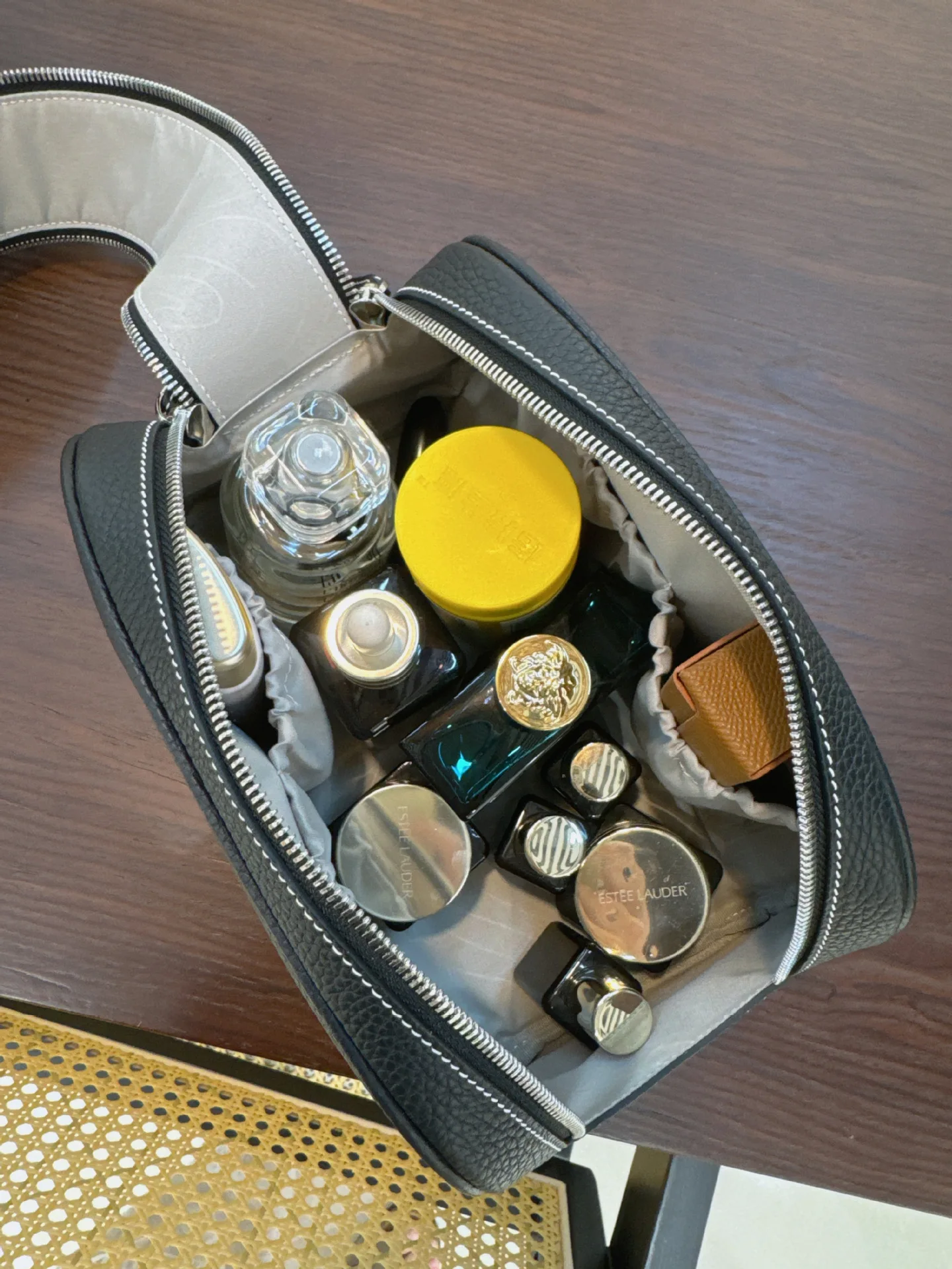 Erstklassige Kosmetiktasche aus Rindsleder für Damen, Hochwertige Tragbare Reise-Kosmetiktasche mit Großer Kapazität, Weiche Luxus-Toilettentasche – Detail 32