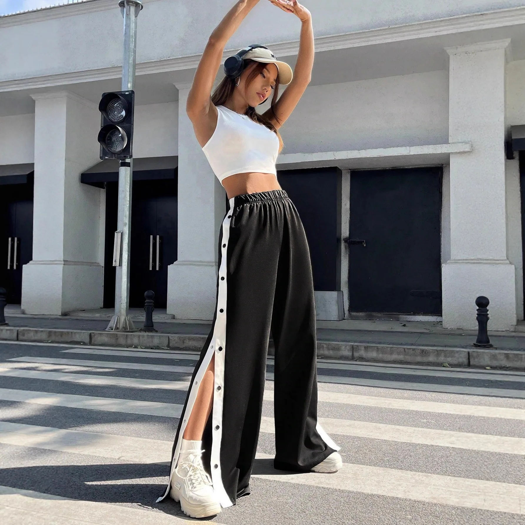 سراويل رياضية غير رسمية جديدة للخريف/الشتاء للنساء - سراويل عصرية ذات أرجل واسعة مع كتلة ألوان وأزرار إطباقية