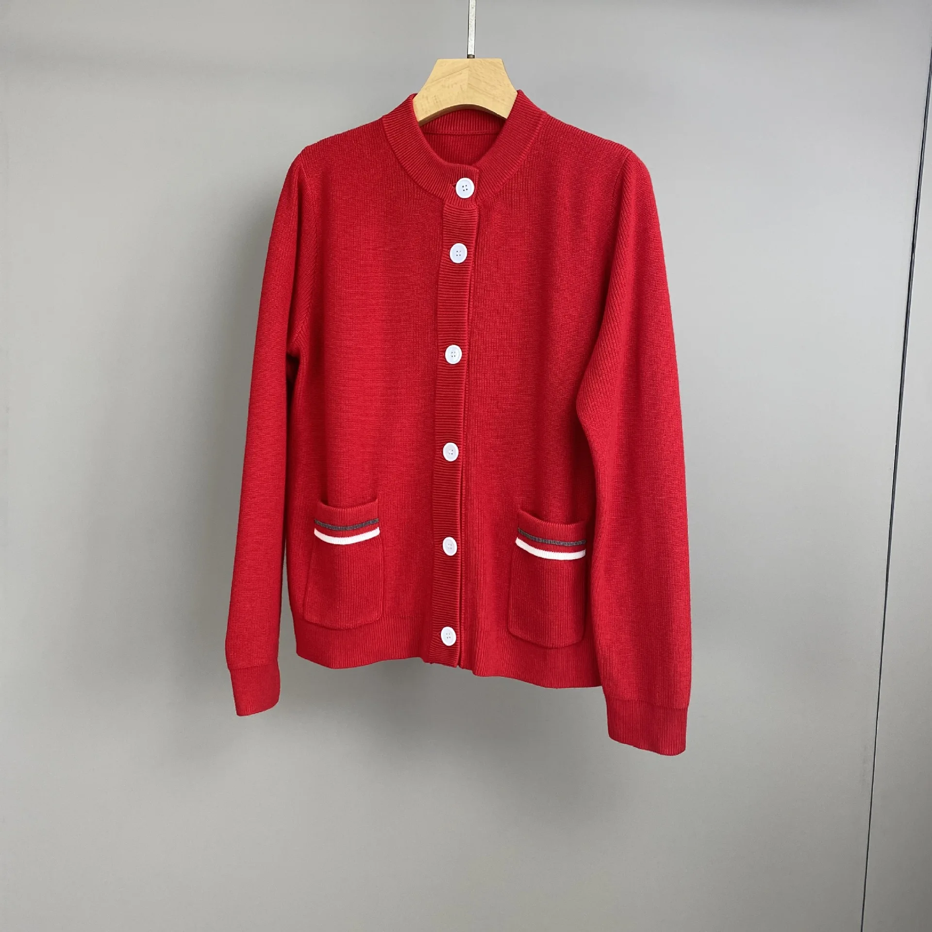 

Новый кардиган из шерсти с лоскутным узором и карманами на цепочке для женщин, модный и повседневный свитер