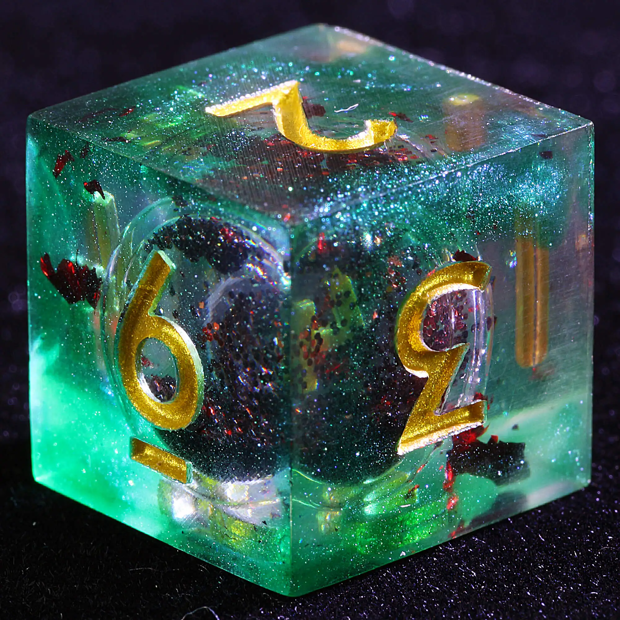 

Набор из 9 многогранных кубиков D&D с жидким полимерным сердечником Crimson Core Hex