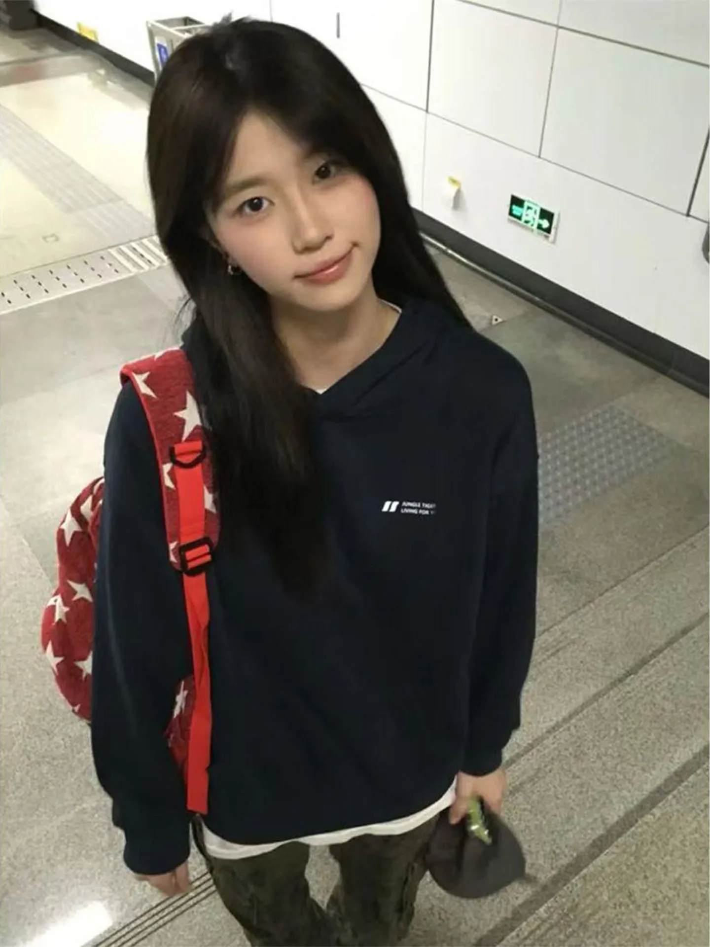 Nuova Felpa con Cappuccio Design Americano 2025, Abbigliamento Autunno Inverno da Donna, Stile Oversize Snellente, Foderata in Pile