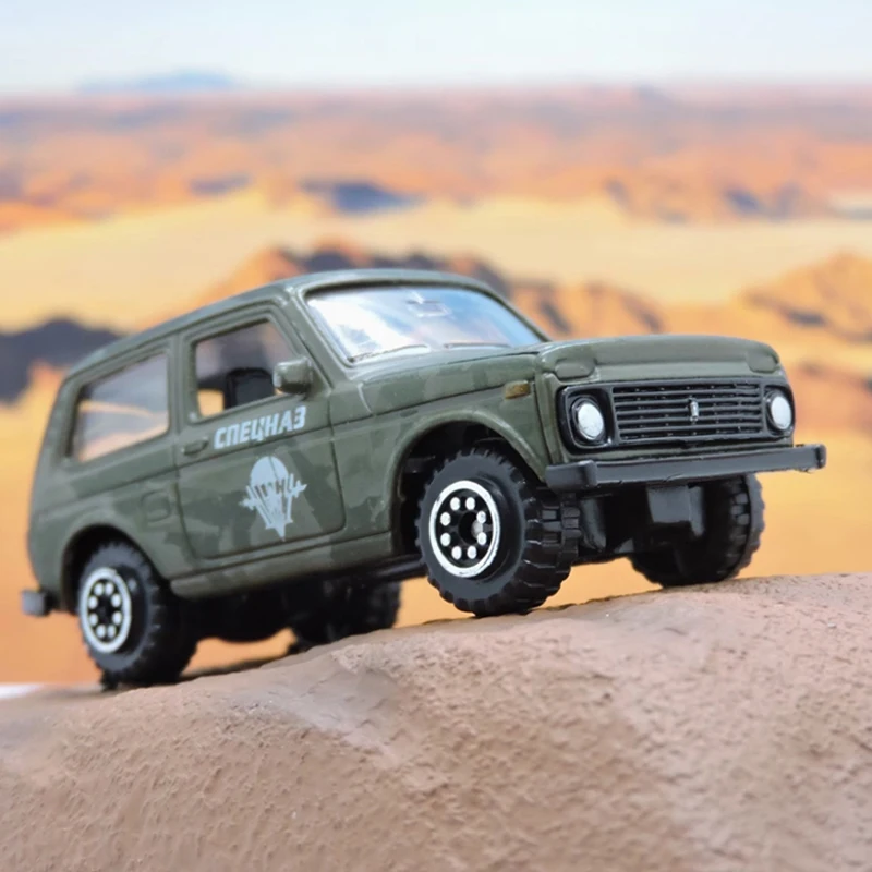 Die-cast 1/60 Scale Lada Niva Russian Battle Off-road Vehicle Model Collection Decoration Gifts Toys Boys