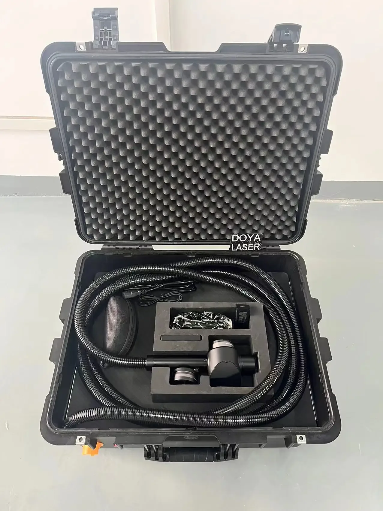 Oil Stains Car Paint Removal Fiber Pulse Laser Cleaning Machine Portable Rust Removal Laser Cleaning Machine