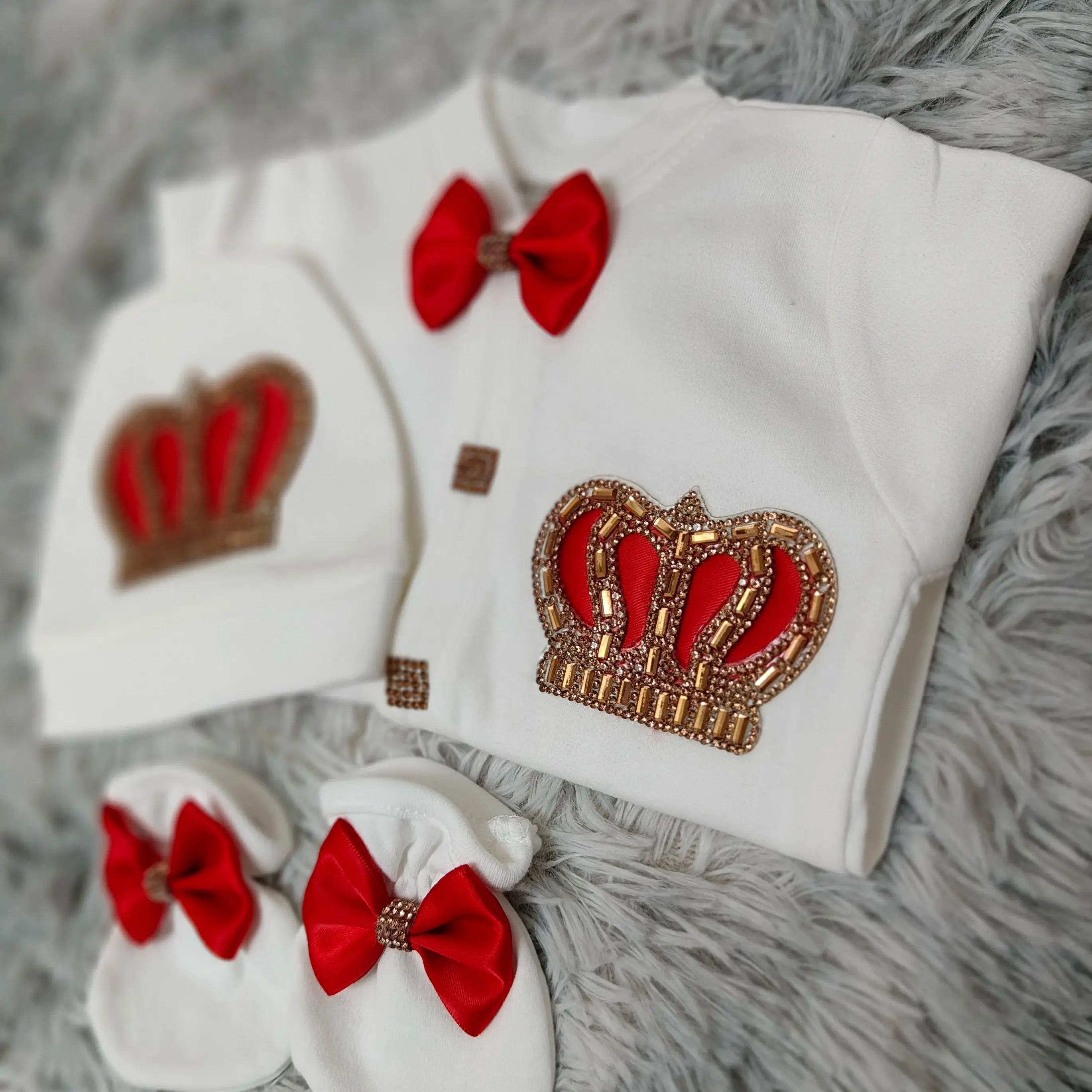 Zestaw: Perłowa Korona Dollbli – Baby Nursery Outfits recenzja i cena