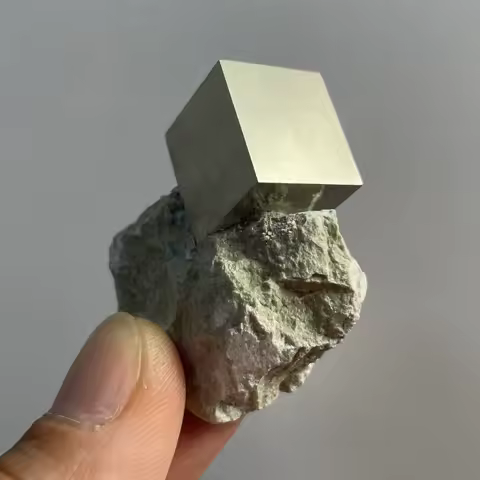 Natural Stones And Crystals Spain Pyrite Mineral Specimens Ornaments Room Decoration HomeMeditation Reiki Chakras Bulk Wholesale