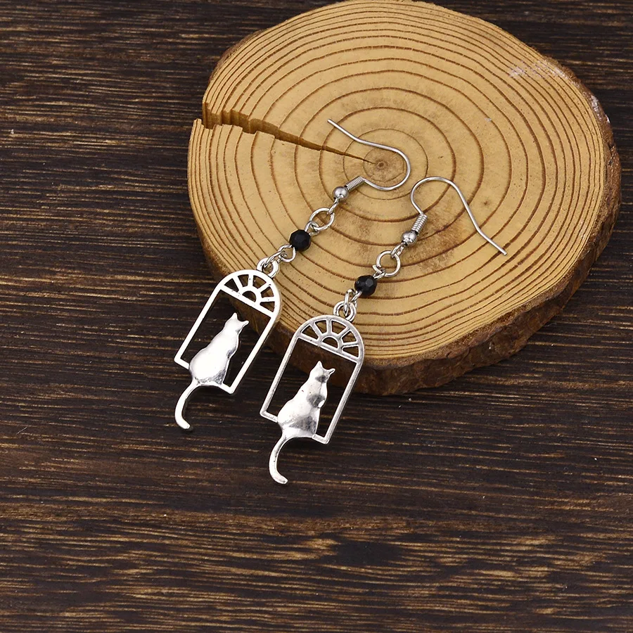 DIY accessories Niche exquisite and beautiful temperament elegant sitting window kitten pendant earrings retro feeling hollow fu