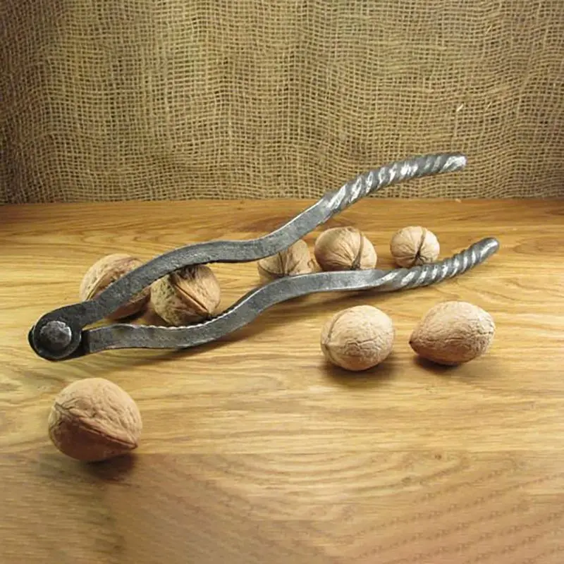 Hand-forged wrought iron walnut clips, multi-functional walnut tools, large and small peach clips, shelled open pliers
