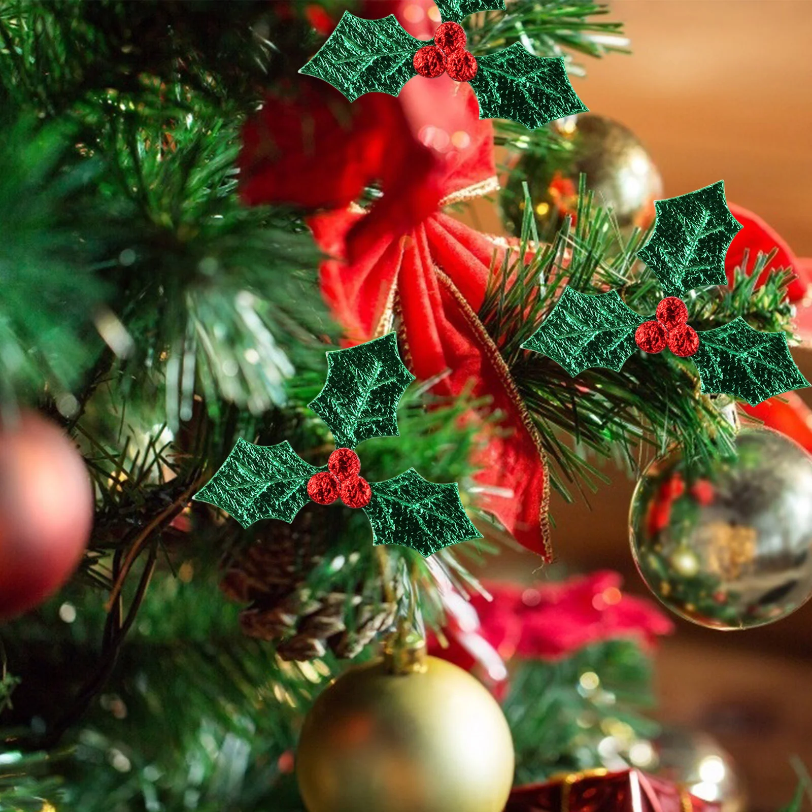 

100Pcs Christmas Headpiece Embroidered Applique Patches 5Cm Realistic Berry and Leaf Design for Clothing Accessories Festive