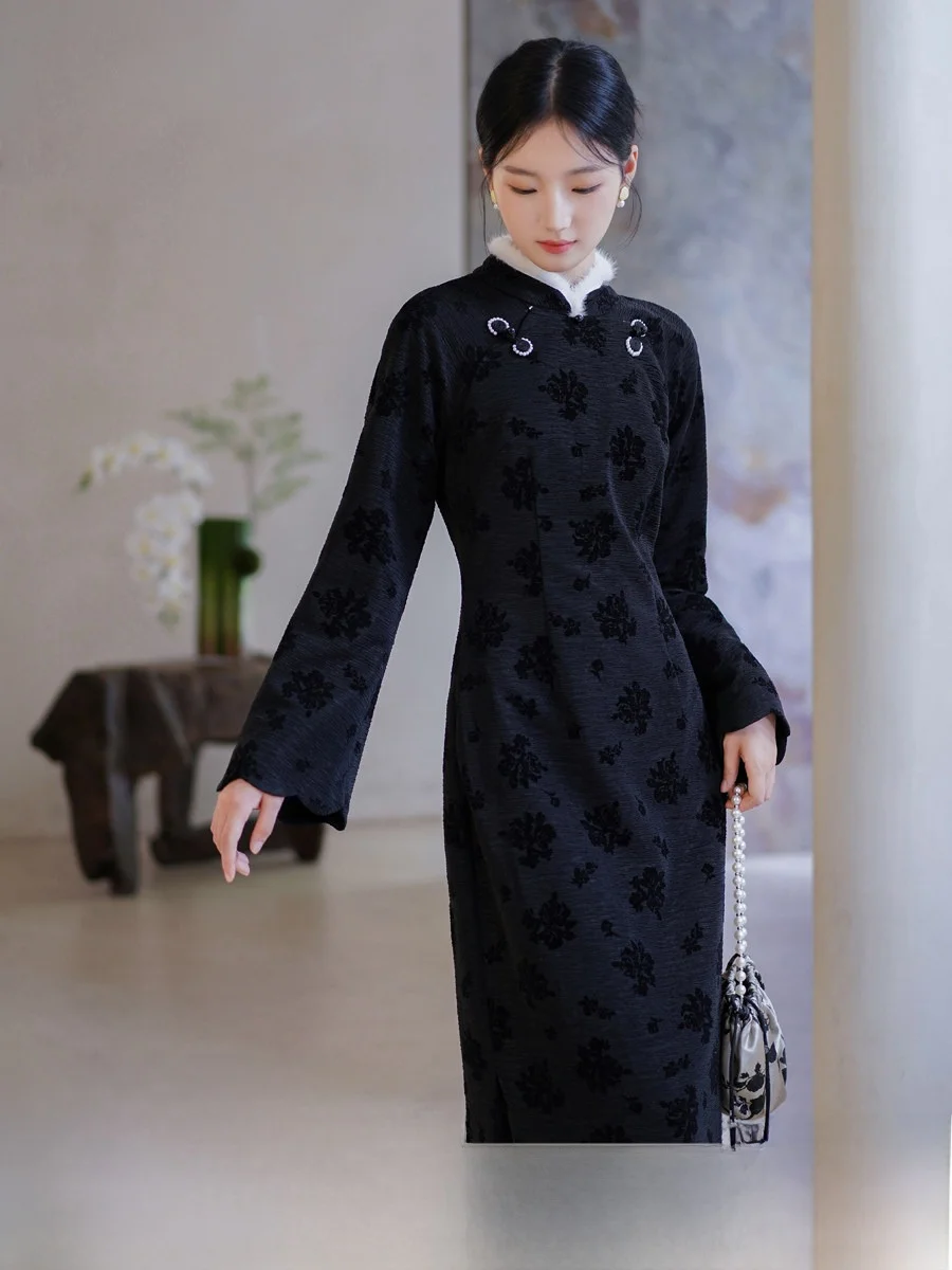 

Original Design Long Qipao Dress with Velvet Floral Embroidery And Mink Collar Elegant Chinese Style Women's Fashion Dress