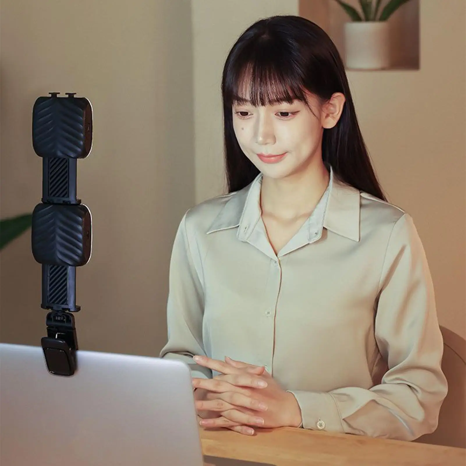 Selfie Light Tripod Light With 3-Color Lighting And RGB Mode Rechargeable Clip On Lamp For Travel Conference Video Recording