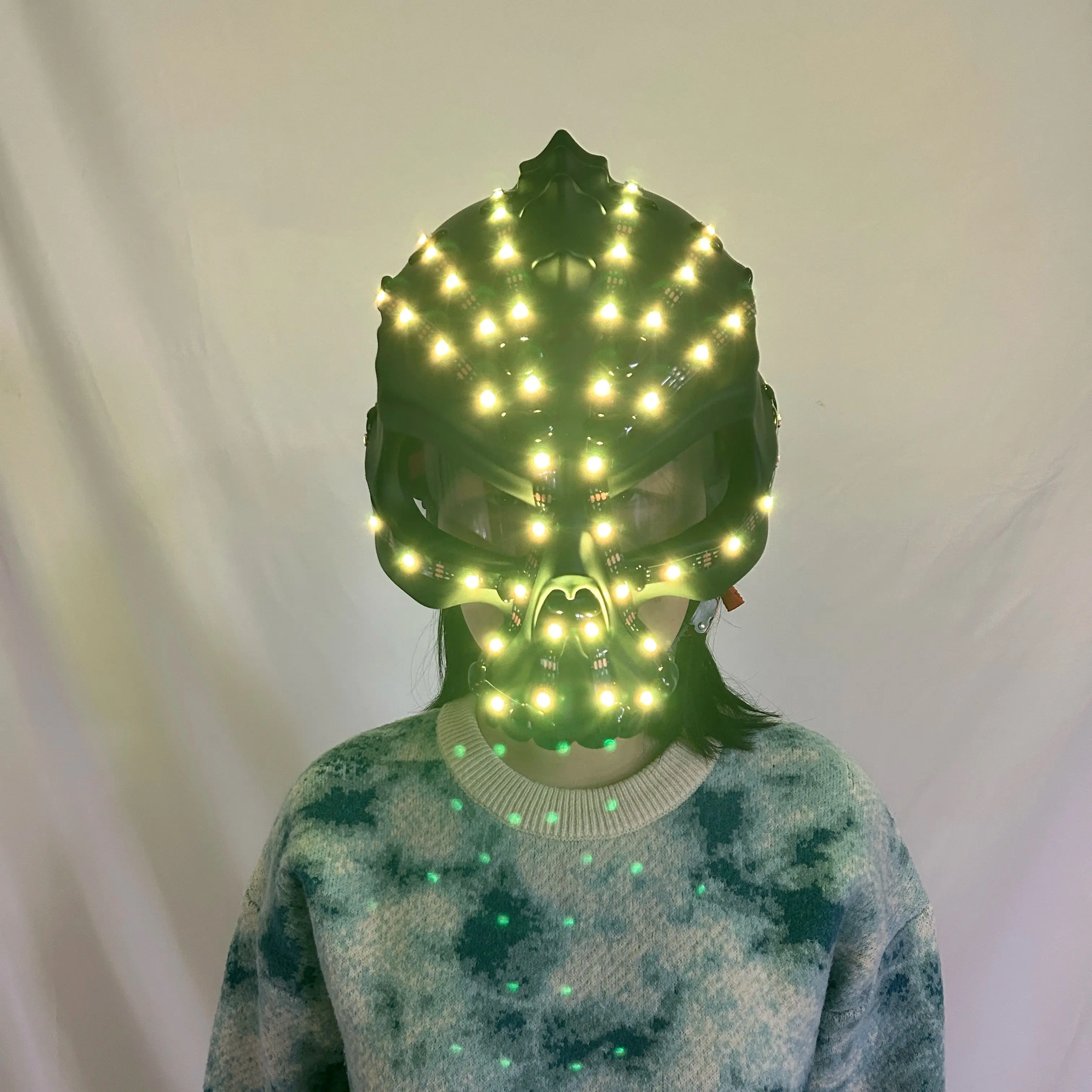 Mirror Robot Costume Men Full Set LED Light Up Silver Geometric Mirror Jacket Helmet Mask Gloves Pants Disco Nightclub DJ Stage