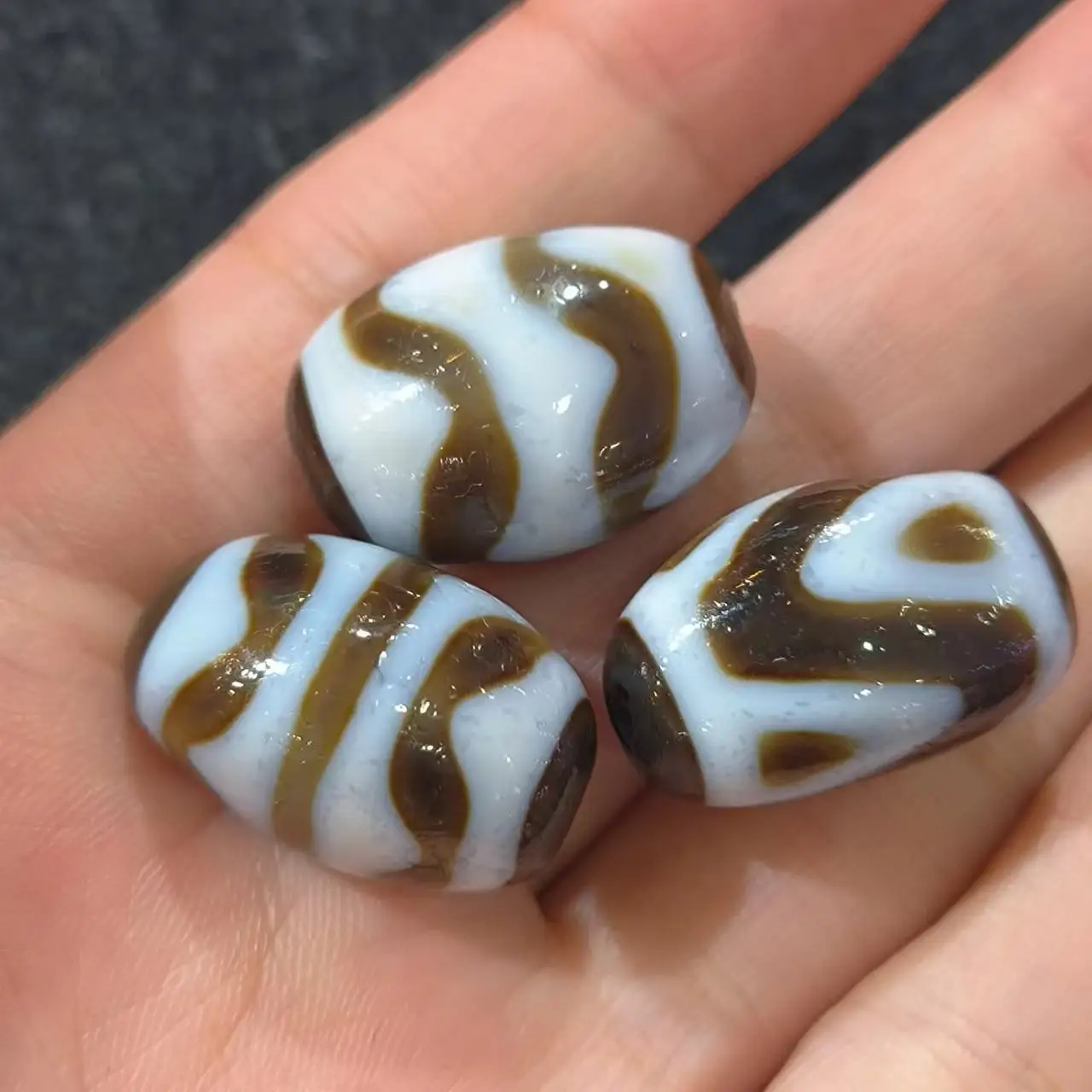 

1pcs/lot natural multi-pattern old agate dzi wholesale White-brown Rare handmade beads Weathering lines Accessories jewelry diy