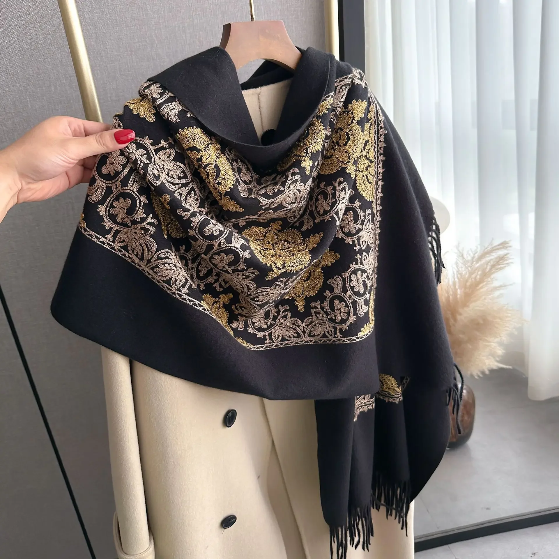 2024 Winter Women Embroidery Cashmere Scarf Pashmina Shawl Ladies Warm Blanket Scarves National Fringed Wraps