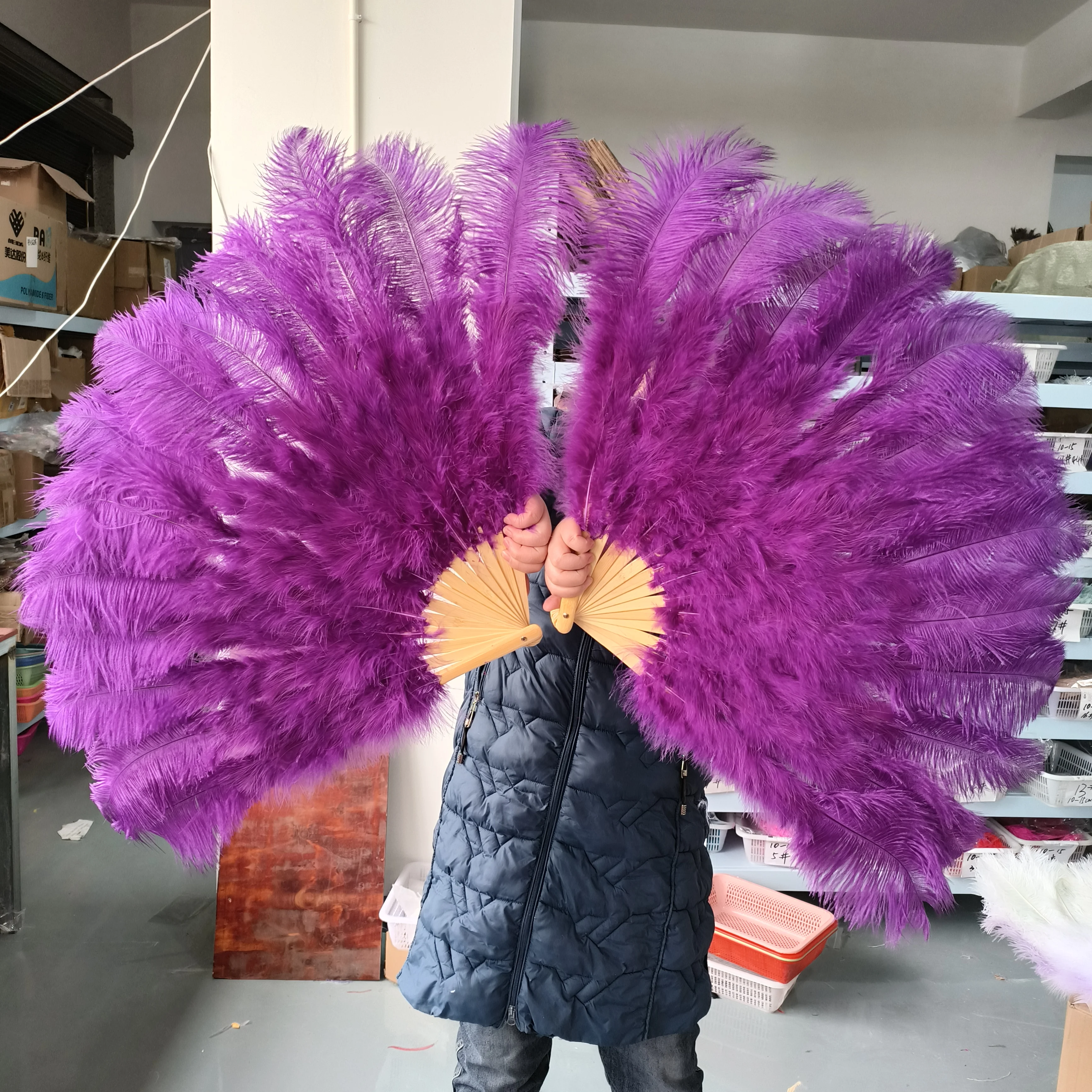 Wholesale 10PC Dark Purple Ostrich Feathers Fans for Carnival Belly Dance Magic Show Stage Decor Performance Props Customized