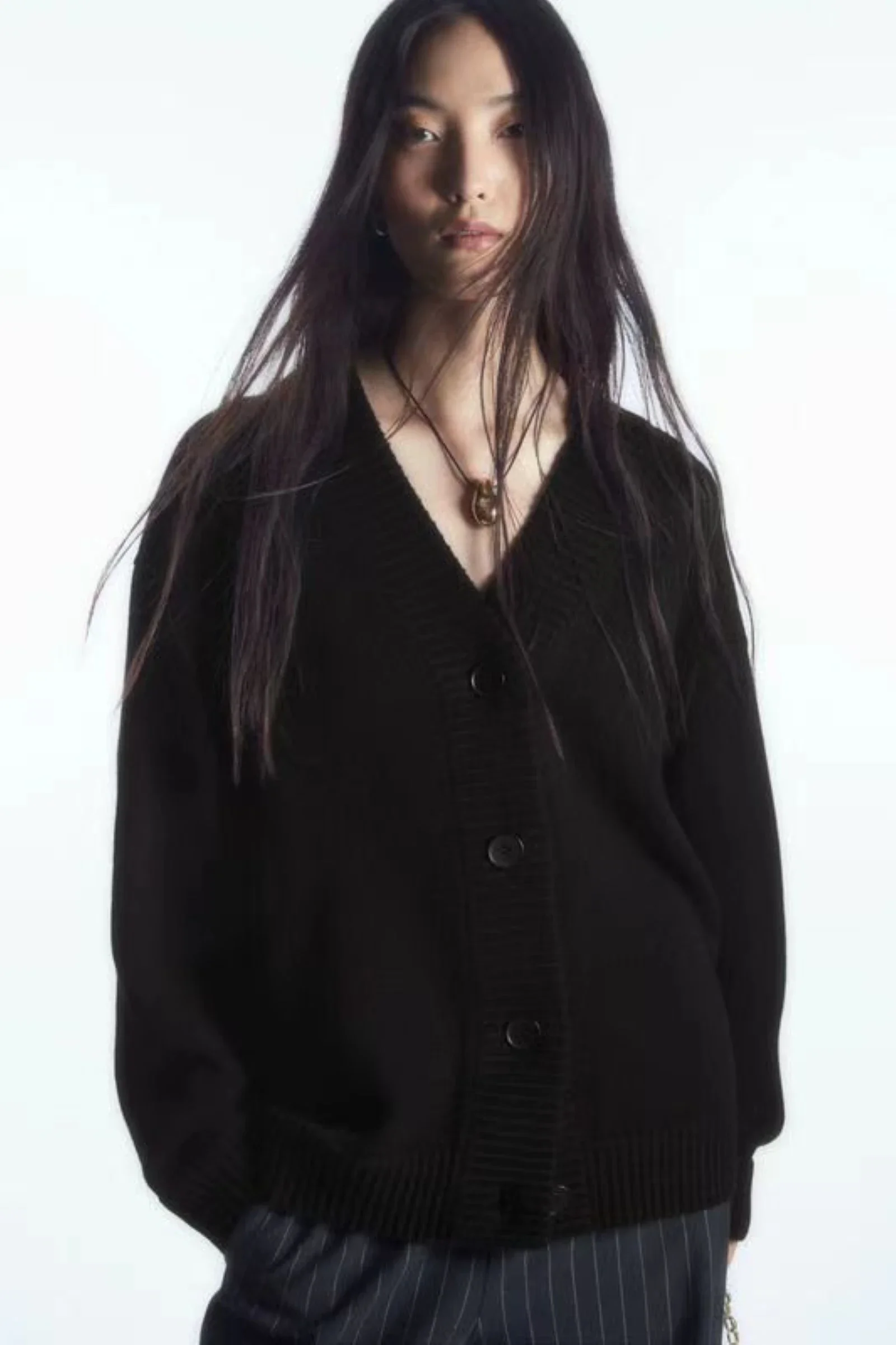 

Ethereal Costume 2025 YAZHIMEI winter new style of Women's casual Loose-fitting V-neck wool blend ribbed knitted cardigan