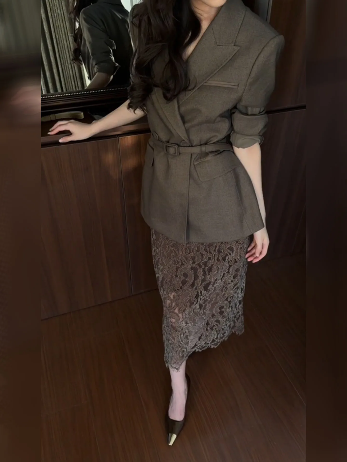 

Комплект из кружевного жакета и юбки Ele: женский модный костюм весна 2026, с завышенной талией, длина миди, комплект из двух предметов