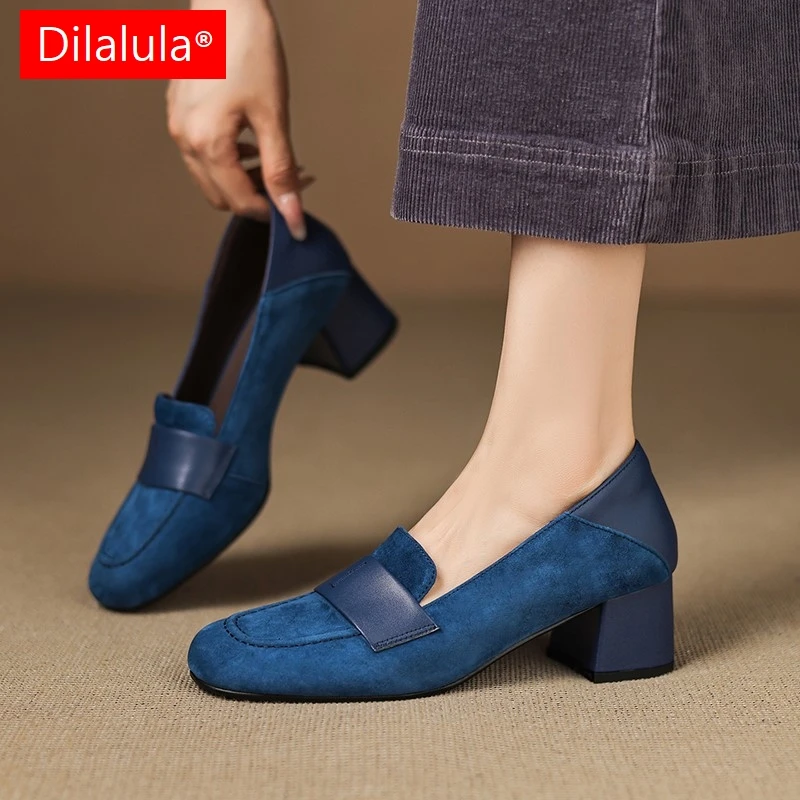 

Dilalula 2026 Натуральная детская замшевая туфли-лодочки на высоком каблуке Женские лоферы без шнуровки с круглым носком Женские разноцветные офисные женские синие туфли Платье