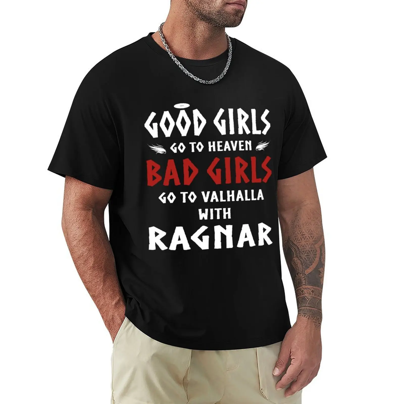 Las chicas malas van a Valhalla con Ragnar - Camiseta Vikinga de Diseño Casual y Sencillo de Manga Corta