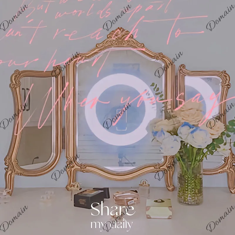 Retro dresser decorative mirror French desktop wall-mounted tri-fold mirror three-sided bedroom European folding makeup mirror