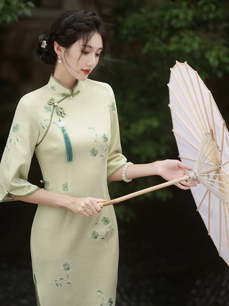 Tradisional Mandarin kerah suar lengan bordir sifon Cheongsam elegan Cina pertengahan panjang renda Qipao