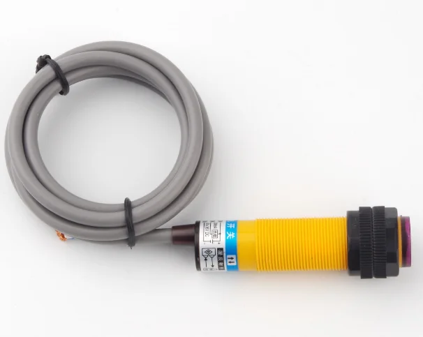 5PCS E3F-DS10C4 E3F-DS10B2 E3F-DS10P1 E3F-DS10P2 Diffuse Photoelectric Sensor M18 NPN PNP Range 10cm 1 Order