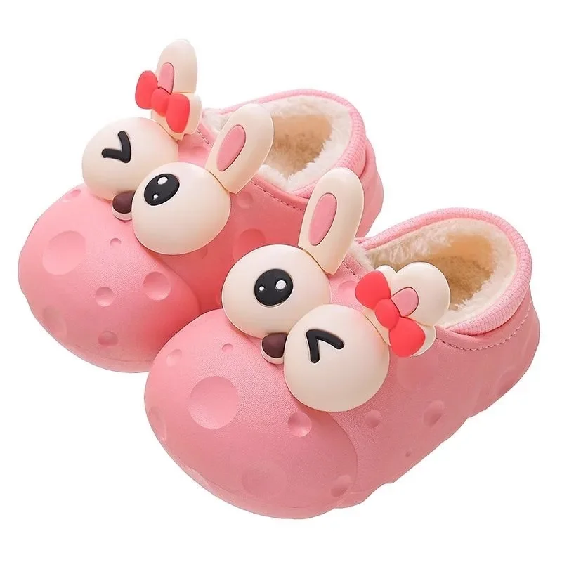 2025 Nowe jesienno-zimowe bawełniane kapcie dla chłopców i dziewcząt Ciepłe i pluszowe wodoodporne bawełniane kapcie dla dzieci